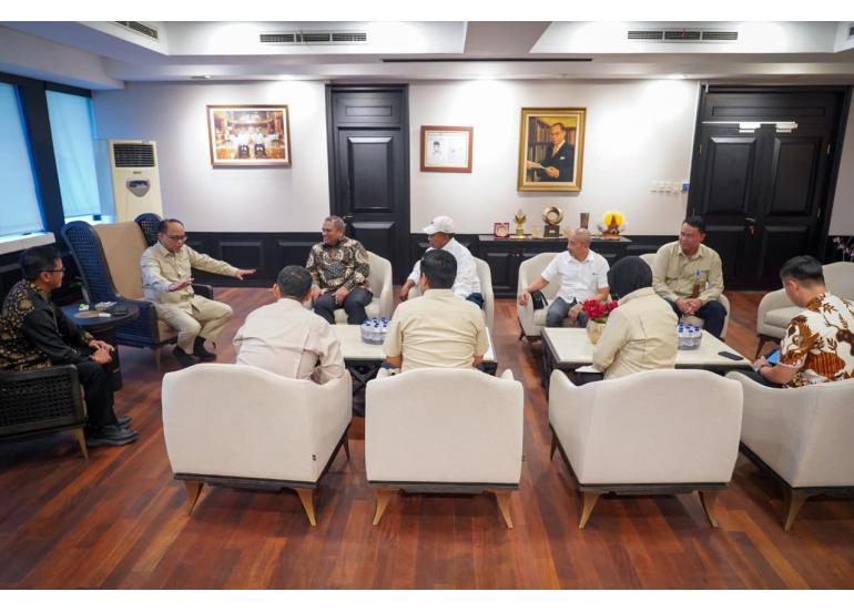 Menteri Koperasi, Budi Arie Setiadi menerima audiensi dari Ketua Majelis Rektor Perguruan Tinggi Negeri Indonesia (MRPTNI)